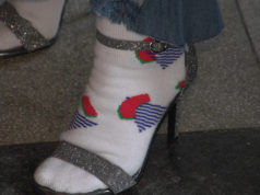 Margaret: Zakładam skarpetki do szpilek