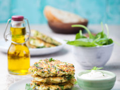 Racuszki z krewetkami i jogurtem naturalnym Racuszki z krewetkami i jogurtem naturalnym