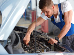Czy współczesny mężczyzna musi się znać na naprawach samochodu? naprawa samochodu
