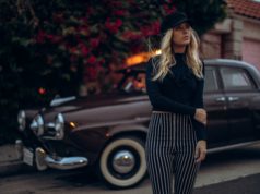 Rodzaje błyszczyków do ust – wybierz najlepszy dla siebie Kobieta z samochodem w tle