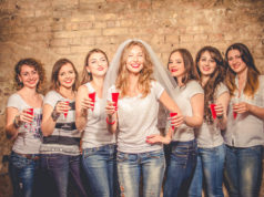 Jak zorganizować wieczór panieński lub kawalerski w domu? wieczór panieński w domu