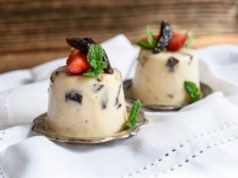 Słodko, lekko, idealnie: Panna cotta ze śliwkami kalifornijskimi