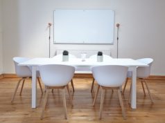 Stół i krzesła – podstawowym elementem wyposażenia każdej jadalni