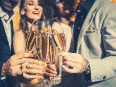Gdzie na sylwestra 2018/2019? Oto 7 najciekawszych kierunków Przyjaciele świętują sylwestra