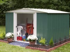 Metalowy domek na narzędzia – dlaczego warto znaleźć dla niego miejsce? Zielony stalowy domek na narzędzia