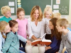 Pracujesz zawodowo z dziećmi? Podejmij studia podyplomowe z pedagogiki Nauczycielka z dziećmi