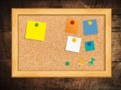 Wybieramy tablicę do biura Tablica korkowa z pinami i karteczkami