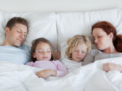 Zainwestuj w komfort i zdrowie Szczęśliwa rodzina w pościeli