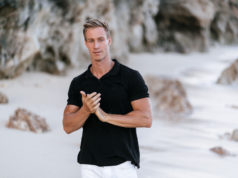 Modne i wygodne koszulki męskie polo na lato Mężczyzna w czarnym polo