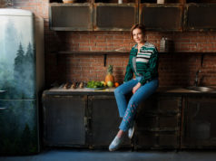 Naklejki na lodówkę – dekoracja, która zdziała więcej, niż myślisz naklejka lodówka las