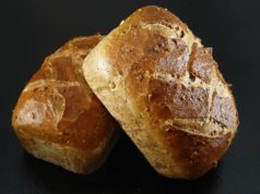 Co powinno się znaleźć na szwedzkim stole? bochenki chleba