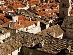 Urlop w Chorwacji zimą – czy warto? Dachy chorwackie miasteczko