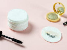 Demakijaż podrażnia skórę w okolicach oczu? Sprawdź delikatne sposoby na jego wykonanie! demakijaż oczu