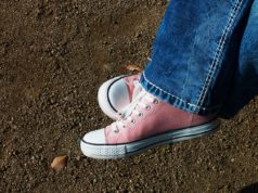 Trampki damskie w najmodniejszych wersjach brzoskwiniowe trampki do jeansów