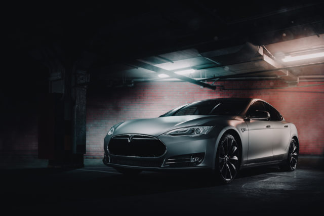 elektryczny samochód Tesla