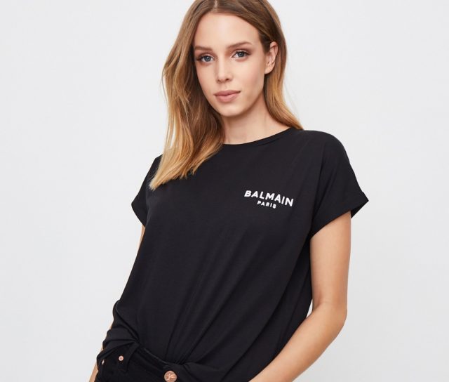 kobieta czarny t-shirt z logo balmain