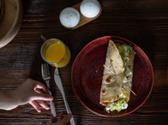 Jakie działania pomogą Ci przytyć w zdrowy sposób? Naleśniki na śniadanie