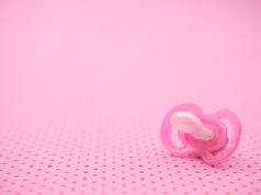 Smoczek dla dzieci karmionych piersią – sprawdzone informacje, które pozwolą Ci dokonać dobrego zakupu smoczek dla dziecka karmionego piersią