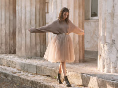 Markowe buty – inwestycja, która się zwraca hipsterka w jesiennej stylizacji i stylowych butach