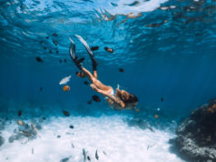 Najciekawsze miejsca na świecie najchętniej odwiedzane przez miłośników nurkowania nurkująca dziewczyna