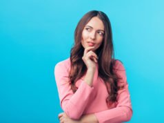 Chcesz szybko i skutecznie pokonać zakażenie układu moczowego – zapytaj o FEMANNOSE® N kobieta zapalenie pęcherza