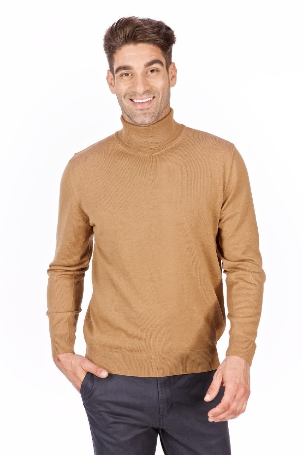 modny beżowy sweter