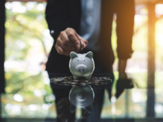 Pierwsze konto oszczędnościowe – na co zwrócić uwagę? świnka skarbonka oszczędzanie monety