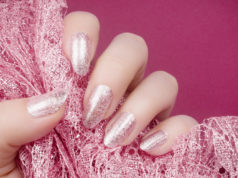 Jak prawidłowo nakładać pyłki do paznokci?