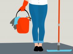 Na co zwrócić uwagę przy zakupie mopa parowego pani domu z mopem