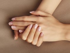 Frezarka do paznokci – dlaczego warto ją kupić? kobiece zadbane dłonie i paznokcie