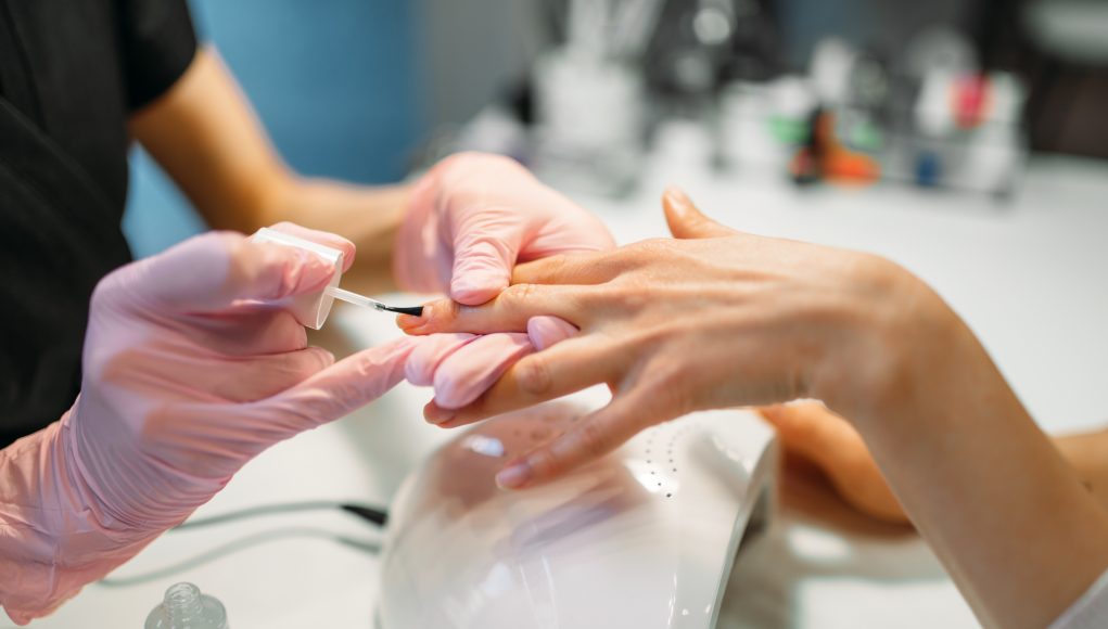 manicure hybrydowy