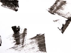 Tusz do rzęs: czy warto postawić na kosmetyk z wyższej półki? tusz do rzęs