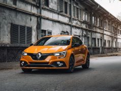 Co warto wiedzieć przed zakupem ubezpieczenia OC? żółty samochód