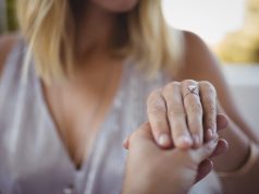 5 wyjątkowych miejsc na oświadczenie się ukochanej zaręczyny pierścionek zaręczynowy