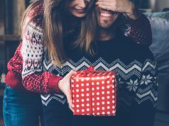 Ciekawe pomysły na prezenty pod choinkę dla najbliższych za 50 złotych prezent dla faceta