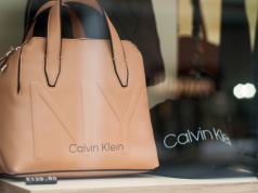 Modne torebki Calvin Klein – jaką wybrać? Oryginalne modele w dobrych cenach torebka calvin klein