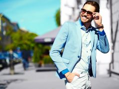 Moda męska – tych ubrań nie może zabraknąć w Twojej szafie wiosną 2022 r. jasnoniebieska marynarka męska