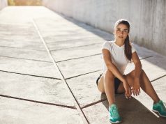 Jak efektywnie zrzucić nadprogramowe kilogramy? dziewczyna biegaczka