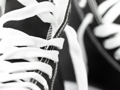 Czarne trampki – jakie damskie fasony są modne w tym sezonie? czarne trampki