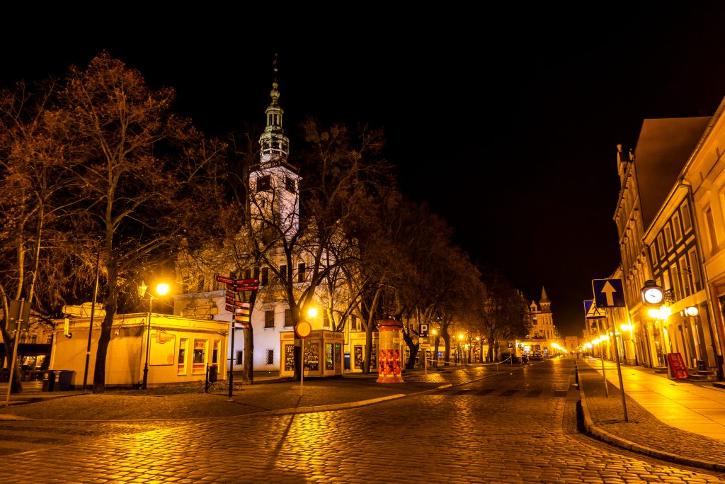 Chełmno ulica noc stare miasto