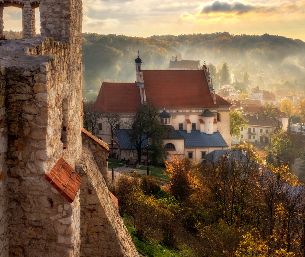 Kazimierz Dolny - kościół widziany z zamku