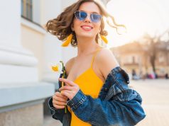 Kurtki wiosenne damskie – co jest na topie? kurtka jeansowa damska