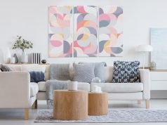 Obrazy do salonu – szybki sposób na rearażację wnętrza Abstrakcyjny obraz w salonie