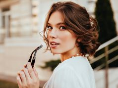 Letnia pielęgnacja skóry: Jak uniknąć przesuszenia i zachować jej zdrowy blask? skóra latem