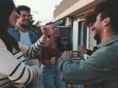 Jak komunikacja niewerbalna wpływa na nasze relacje? komunikacja niewerbalna