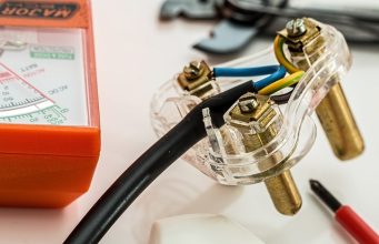 Rola wiązek elektrycznych w kluczowych sektorach przemysłu wiązki elektryczne