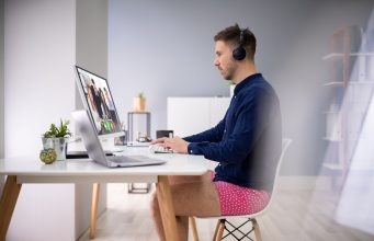 Technologie wspierające zdalną pracę i naukę zoom telekonferencja